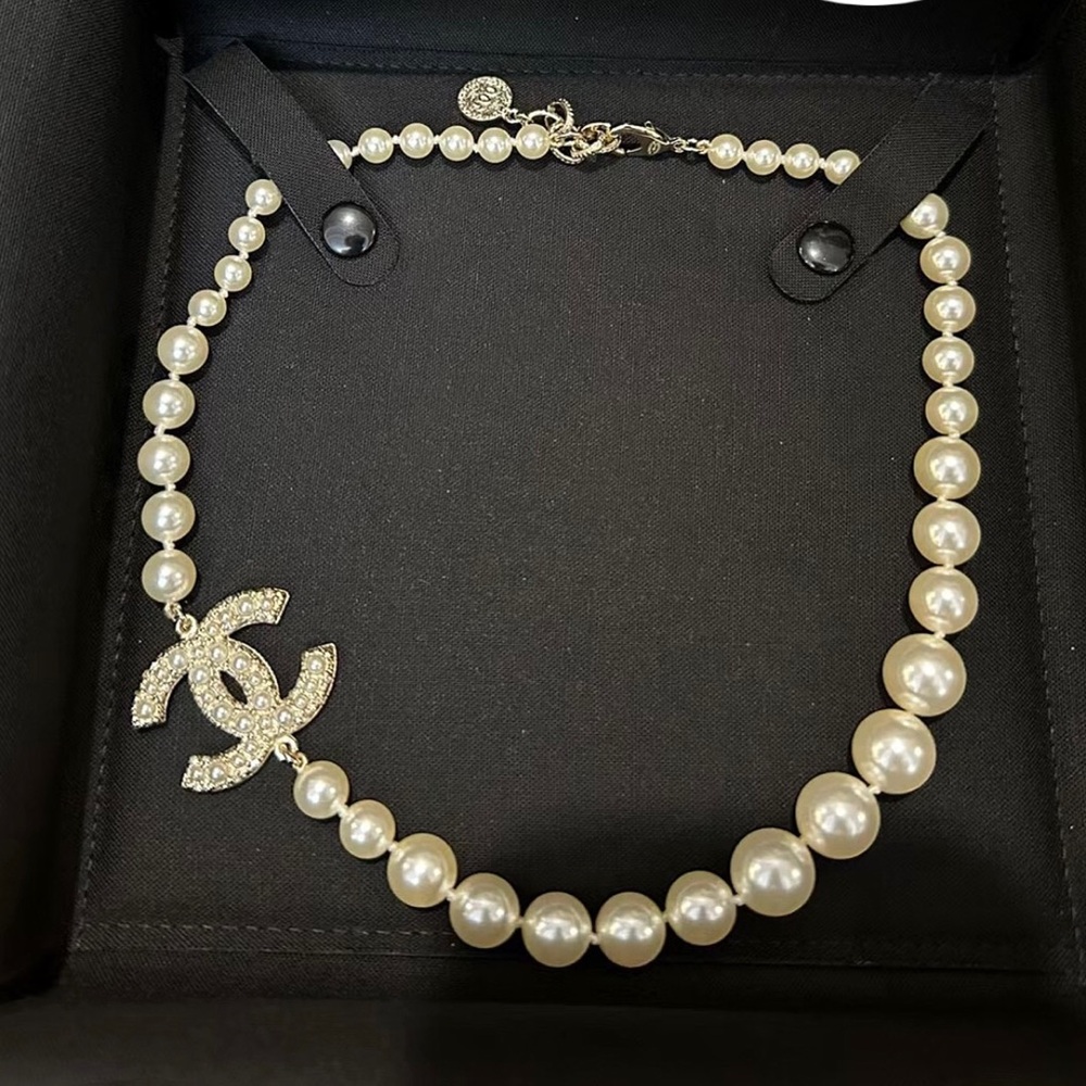 CHANEL White Pearl Necklace with Crystal Logo